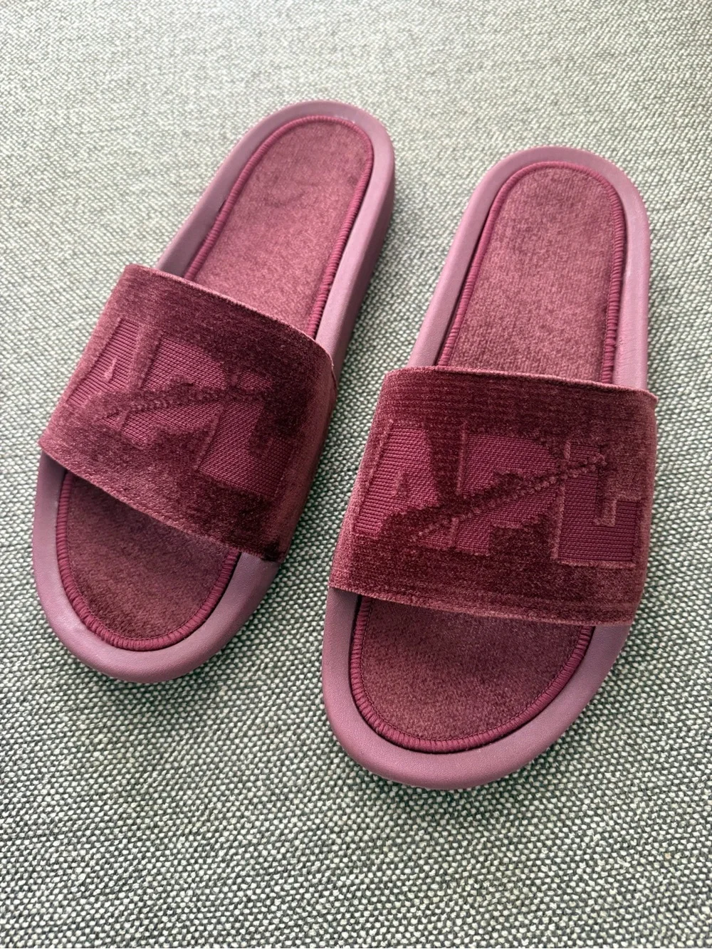 NEW APL Men's Burgundy Techloom Velvet Slide Size 11 Casual Sporty Athletic